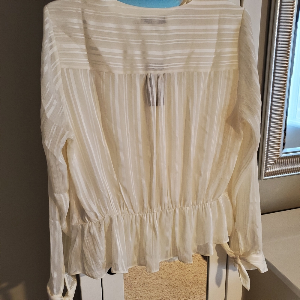 Guess Blouse - Picture 7 of 8